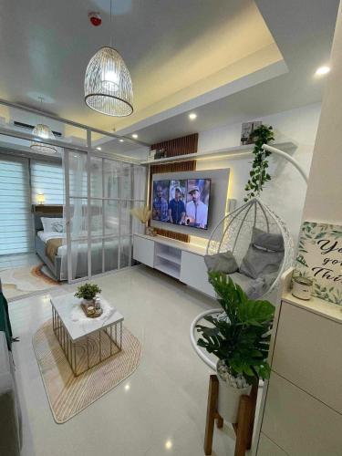 La Suitez 1730 MOA Escape with Balcony Pool and Netflix