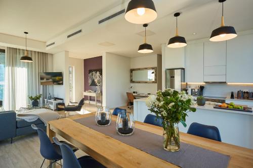 Penthouse on Napier - image 8