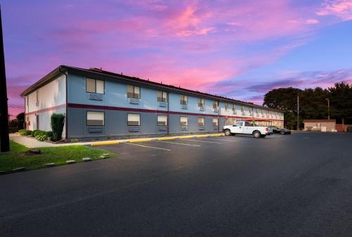 Red Roof Inn & Suites Vineland - Buena in Buena, USA