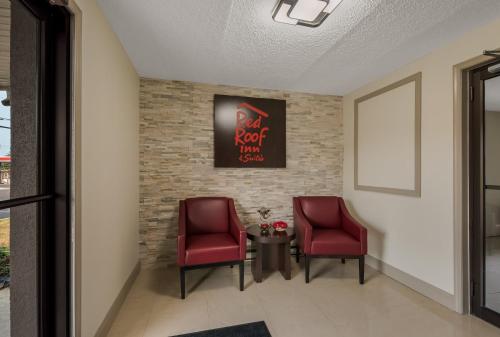Rodeway Inn & Suites - image 11
