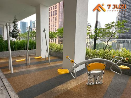 KL/118 TOWER view Luxury Cozy Suite Netflix 1080HD - image 14