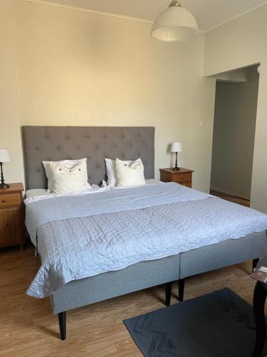 2 twin beds