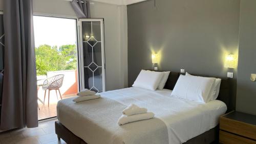 ALONAKI BAY 3