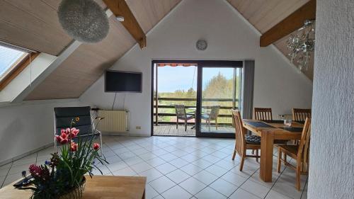 Apartment with pool and wide view in 聖英貝特