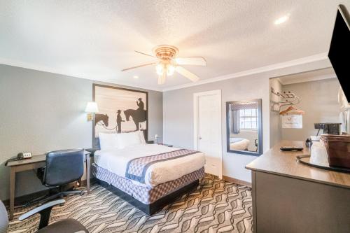 Purple Sage Motel - image 7