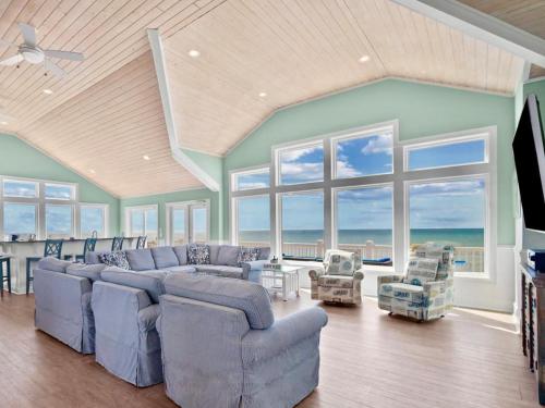 Blue Haven | Oceanfront| Pool | Hot Tub | North Topsail Beach | Luxury Vacation Rental