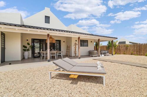 Villa Bonheur with refreshing private pool in Bonaire