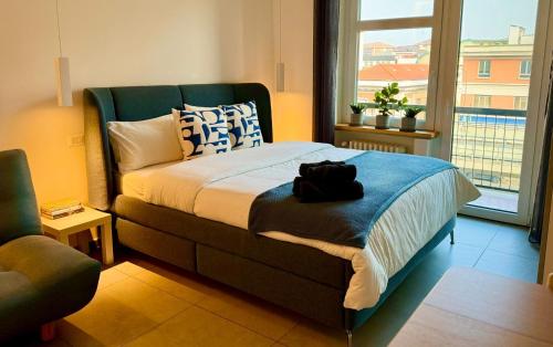 PS is just above the Subway M3 - 9mins to Duomo, Milan (photo 11)