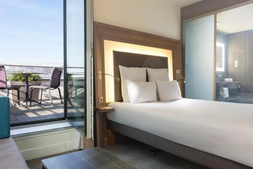 Deluxe Room with 1 Double Bed and Balcony