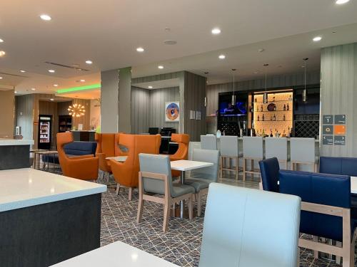 Bar/lounge, La Quinta Inn & Suites by Wyndham Opelika Auburn in Opelika (AL)