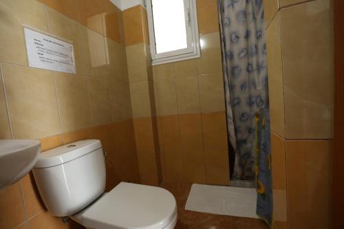 One-Bedroom Apartment with Balcony and Sea View image 2
