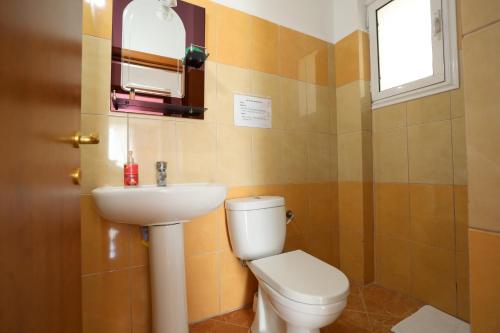One-Bedroom Apartment with Balcony and Sea View image 1
