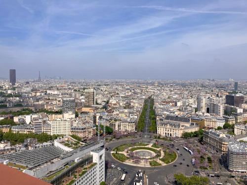 Appartement très haut avec Piscine, sauna, salle de sport et solarium, Paříž