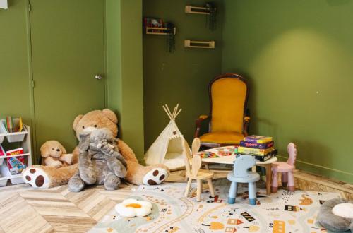 Дитячий клуб, Château Jeanne & The Forest - Château de Montvillargenne in Chantilly