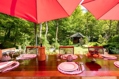 Balkons/terase, Kuća za odmor uz rijeku Slapnica, u Parku prirode Žumberak, finska sauna i jacuzzi (Kuca za odmor uz rijeku Slapnica, u Parku prirode Zumberak, finska sauna i jacuzzi) in Kostanjevac