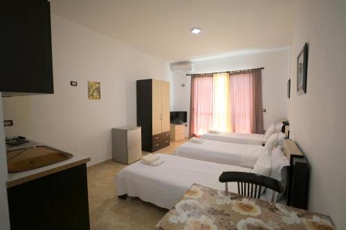 Studio with Sea View image 8