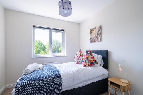 Premium 3-Bedroom Retreat Near Monmouth Castle, Sleeps 6, Parking & WiFi – khách sạn tại Pillgwenlly