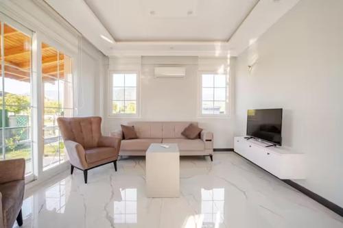 Zona de TV/saló-bar comuns, Likya Karya Villaları in Köyceğiz