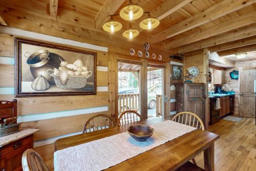 Andreas Creek Cabin #2 in Valle Crucis, USA