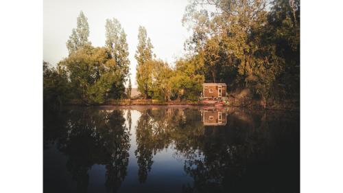 Quiet Lake House In Winery by Tiny Away - Melbourne