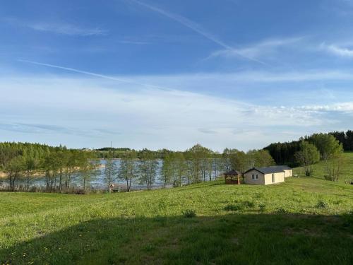 Apkārtne, Komfortowe domki nad jeziorem Sztabinki in Hołny Majera