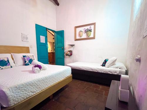 1 double bed, 1 twin bed
