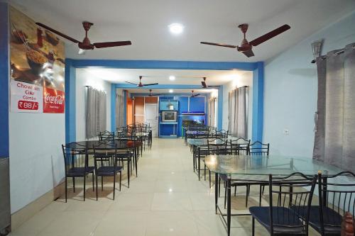 Restaurant, Hotel Balaka International in Bolpur