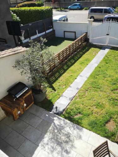 Dārzs, Belle maison familiale avec piscine, city stade, et nombreuses activités (Belle maison familiale avec piscine, city stade, et nombreuses activites) in Cournonterral
