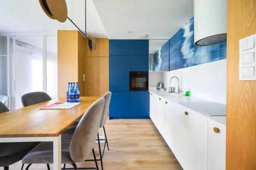 One-Bedroom Apartment image 4