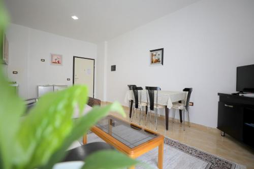 One-Bedroom Apartment - Sea Side image 5