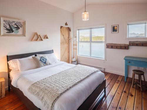 Island Vista - Waterfront Condo in ทอฟิโน่