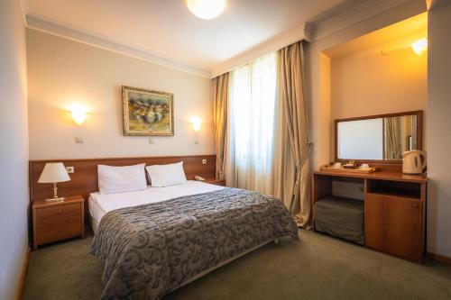 Economy Triple Room