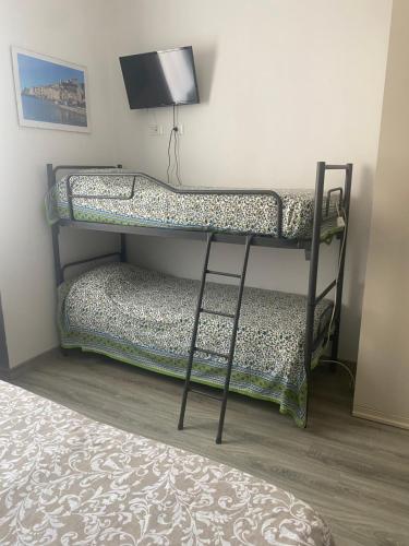 Triple Room with Private Bathroom image 5