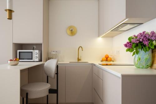 ห้องครัว, "M&D ApartmentsLviv"- White Great Britain in เขตซาลิซนึชเนีย