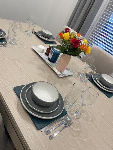 Serenity family home, close to the beach, sleep 6, long term bookings – khách sạn tại Phường Queen's Park