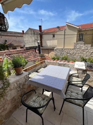 شرفة/ تراس, Apartment Dalmatera in روجوزنيكا