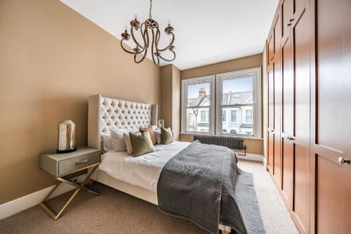 Lavish Maida Vale Townhouse Sleeps up to 8 with Patio & Office - Open to short & long term lets, London (photo 3)