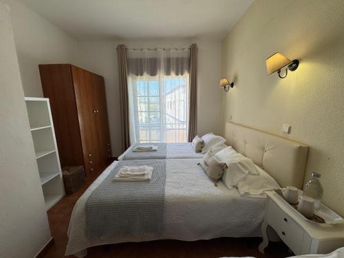 3 twin beds