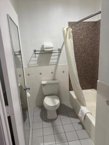 Best Western Inn Navasota - image 10