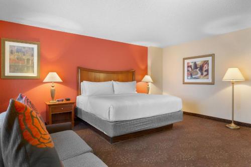 Holiday Inn Express Chicago-Downers Grove an IHG Hotel - image 14