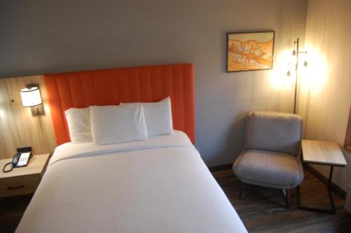 Standard Room with Two Queen Beds, Balcony image 10
