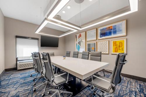 Holiday Inn Express & Suites Antioch By IHG - 회의실/연회장
