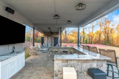 The Panola Mansion - Indoor Pool & Pavilion in Stockbridge (GA)