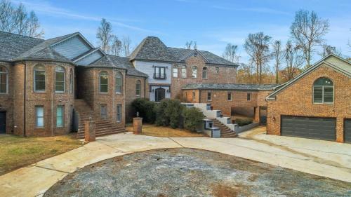 The Panola Mansion - Indoor Pool & Pavilion in Stockbridge (GA)