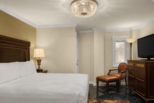 Deluxe King Room room in Hotel Mazarin