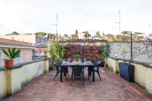 Spanish Steps Regal Penthouse - image 6