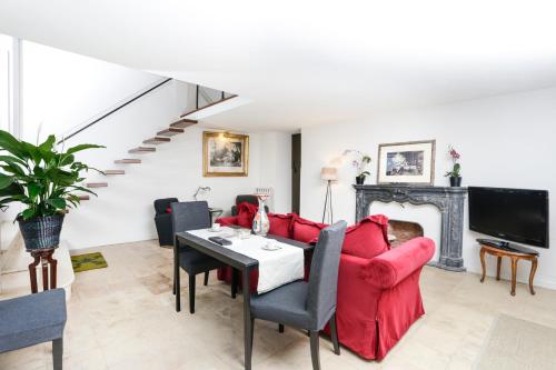 Spanish Steps Regal Penthouse - image 9