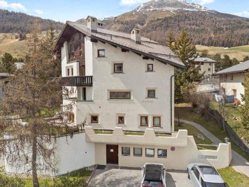 Apartment with Balcony image 3