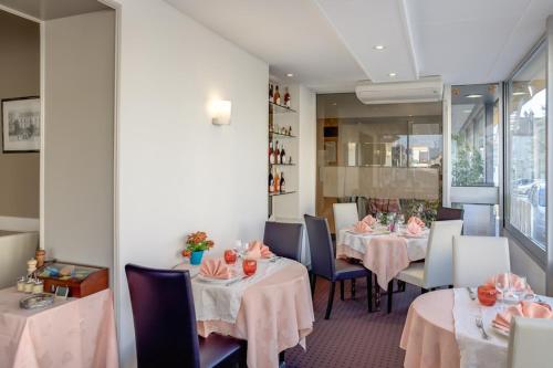 Logis de la Barque Logis de la Barque is a popular choice amongst travelers in Beaumont-sur-Sarthe, whether exploring or just passing through. The hotel has everything you need for a comfortable stay. Meeting facilities