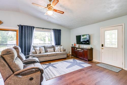 Au Gres Vacation Rental Cabin Less Than 1 Mi to Lake Huron in Au Gres, USA